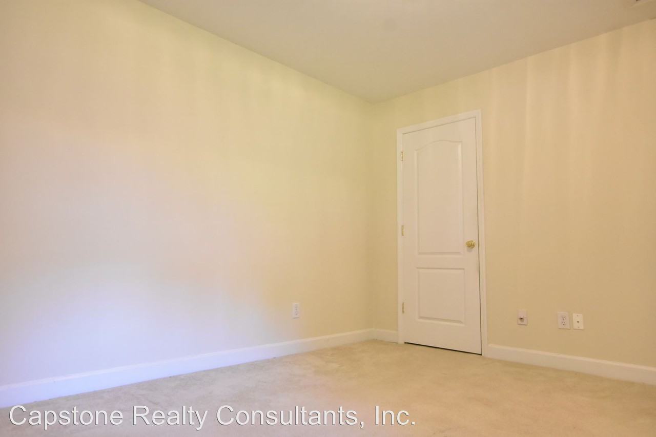 132 Troonsway Rd - Photo 3 of 10