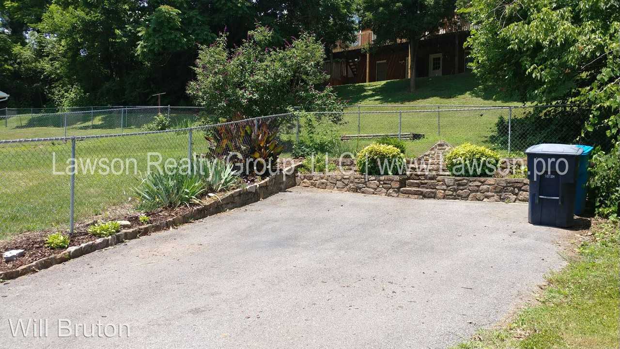 2340 King St NE - Photo 2 of 15