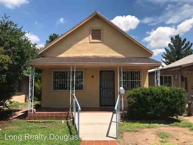 1014 E 9th St - Photo 2 of 6