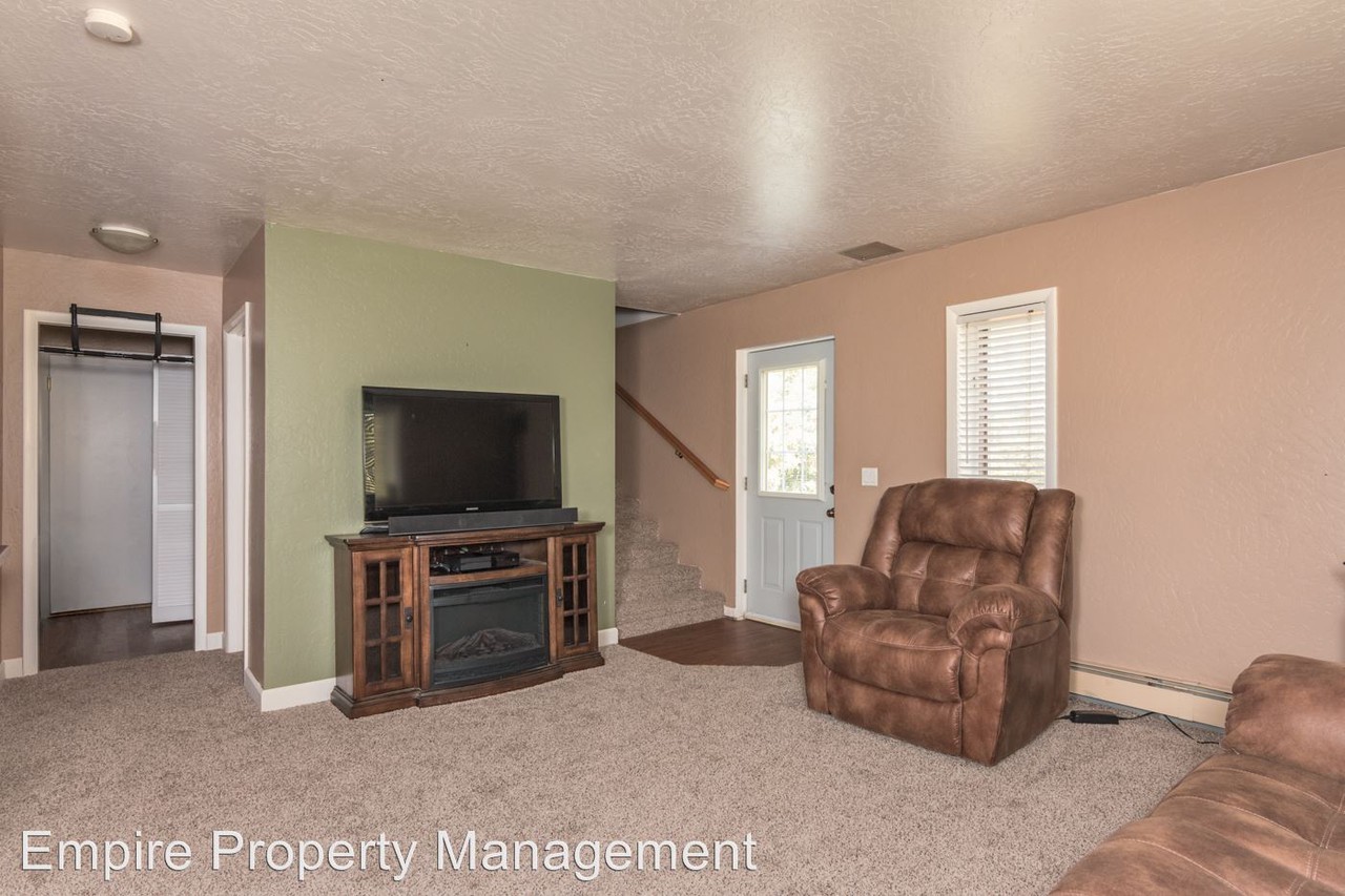 1900 Jupiter Dr - Photo 3 of 35