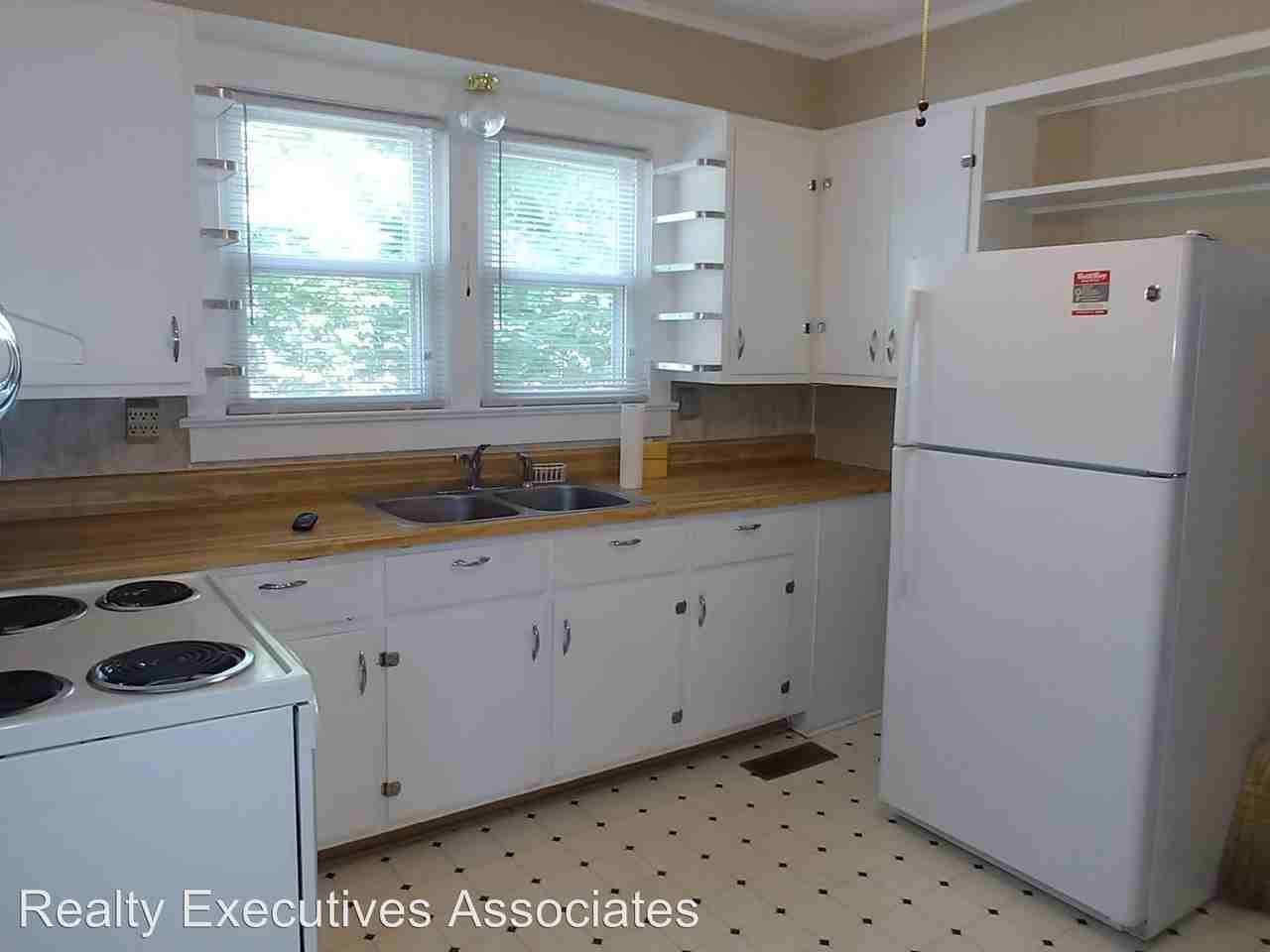 1371 Remsen St - Photo 2 of 9