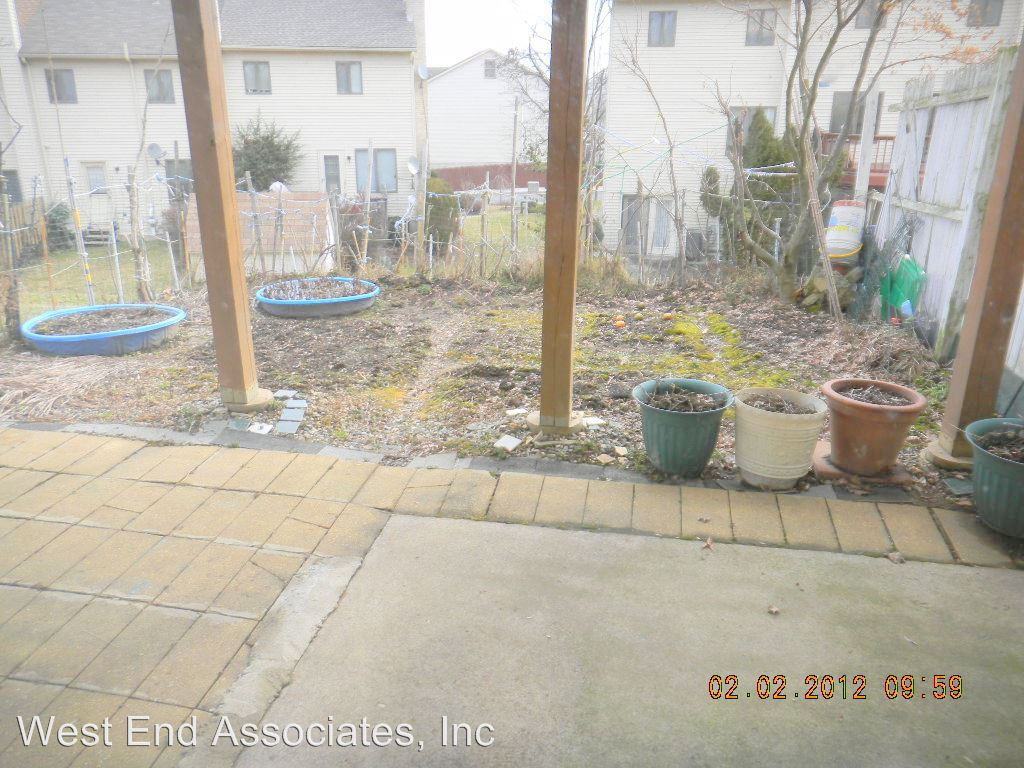 13 Eisenhower Cir - Photo 3 of 10