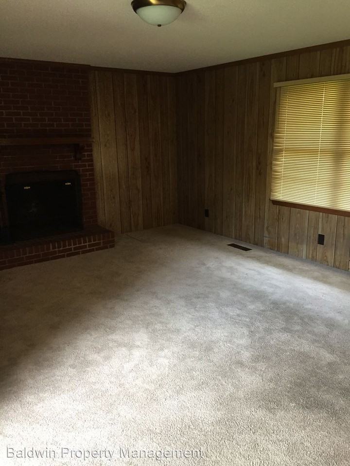 3610 Maverick St - Photo 3 of 12