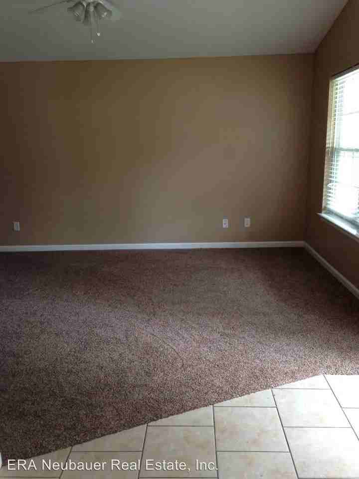 901 Huntington Dr - Photo 2 of 8