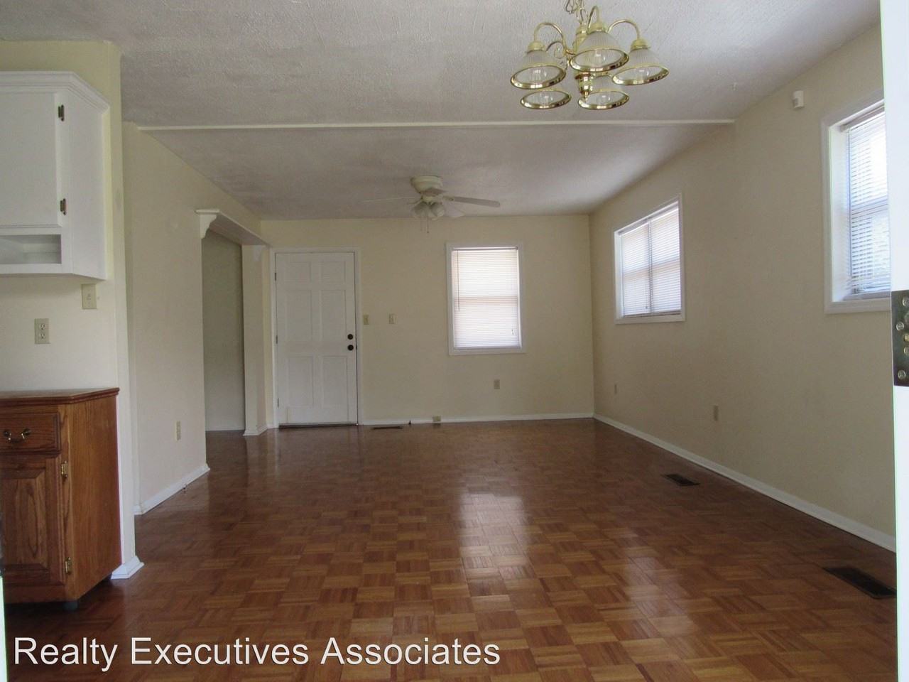 1856 Mentor Rd - Photo 2 of 17