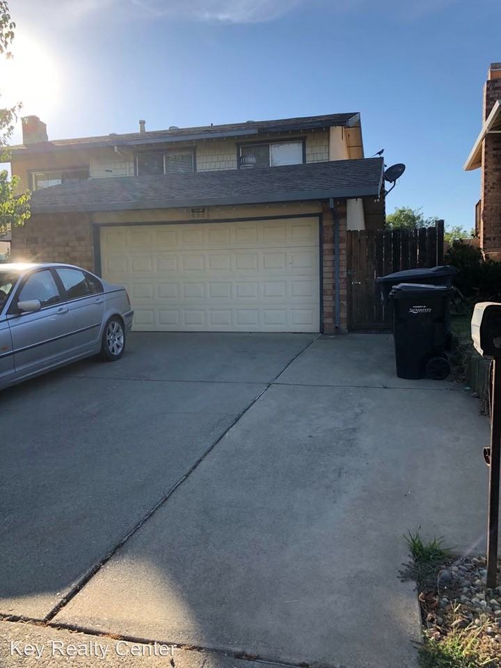 9409 Mira Del Rio Dr - Photo 2 of 15