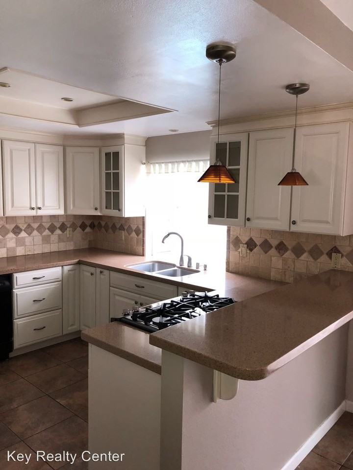 9409 Mira Del Rio Dr - Photo 3 of 15