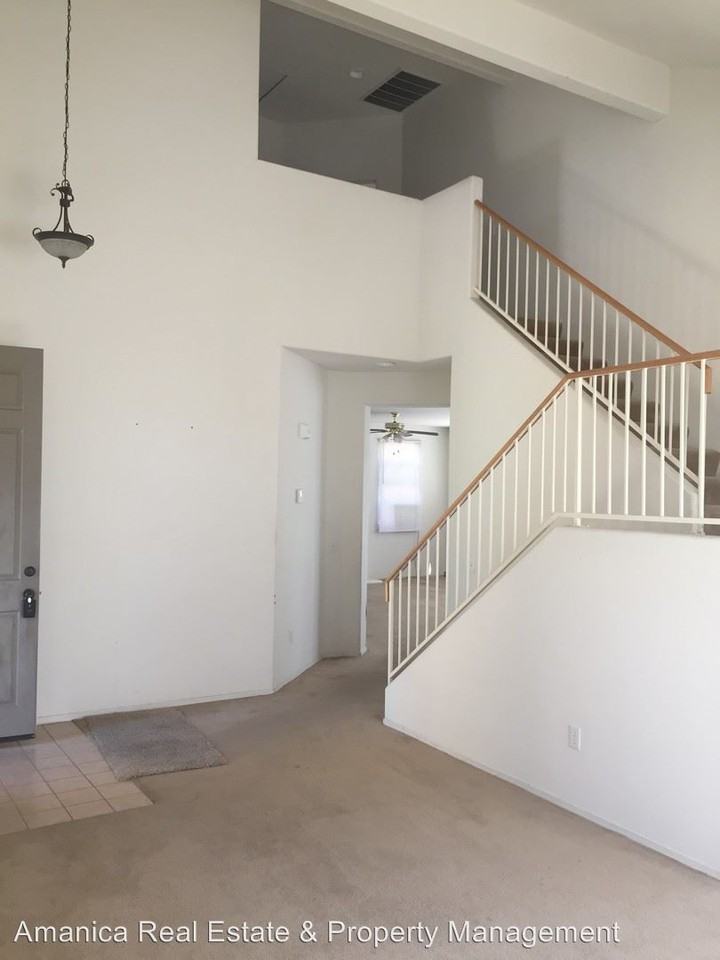 1281 Praise St - Photo 3 of 5