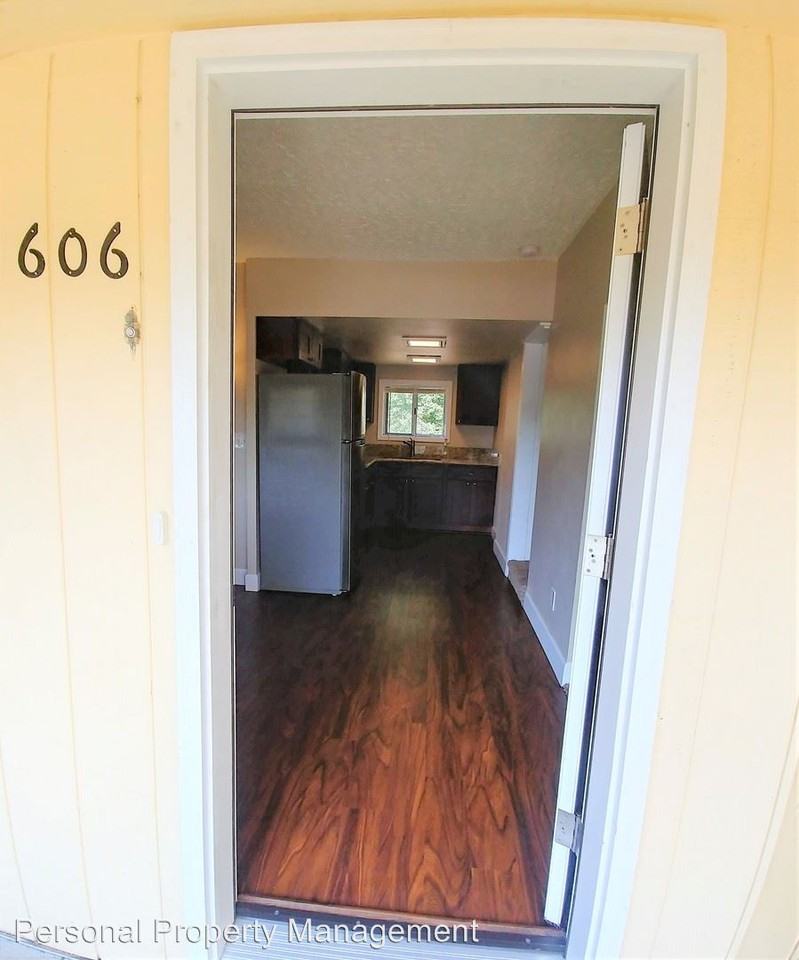 606 E 29th St - Photo 2 of 14