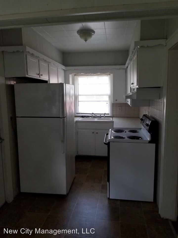 526 S Brookside Ave - Photo 2 of 13