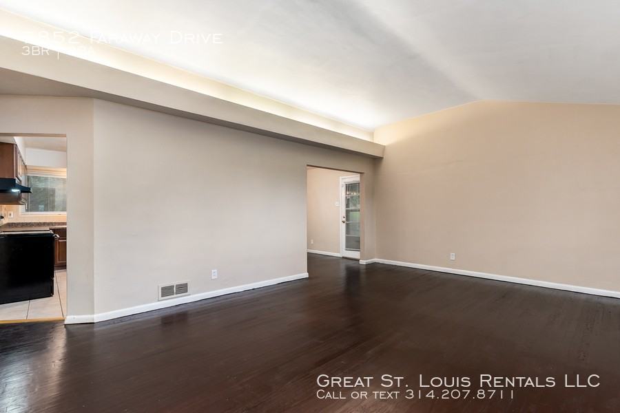 7852 Faraway Dr - Photo 3 of 21