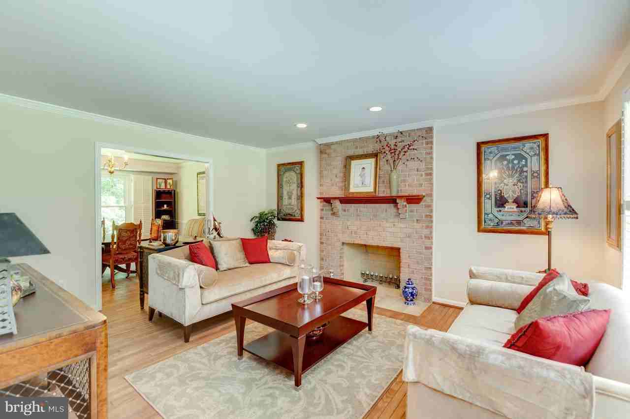 1691 Abbey Oak Dr - Photo 3 of 27