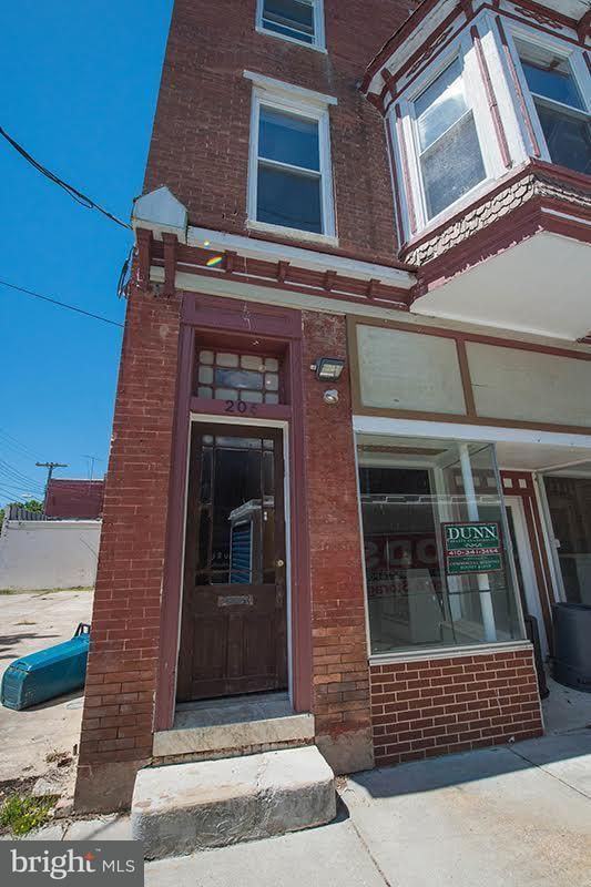 204 Clarke Ave - Photo 2 of 25