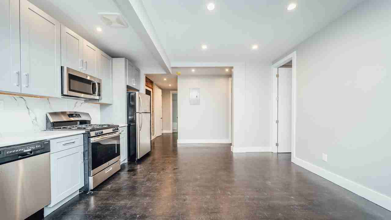 1579 Sterling Place #3E