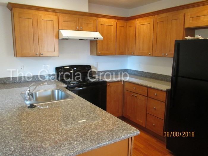 1170 SE Oak St - Photo 2 of 14