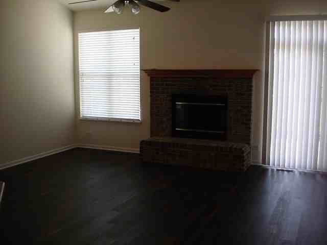 1066 Walker Ct - Photo 3 of 14