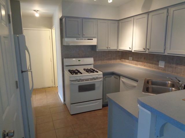 1300 Queensgreen Cir - Photo 3 of 18