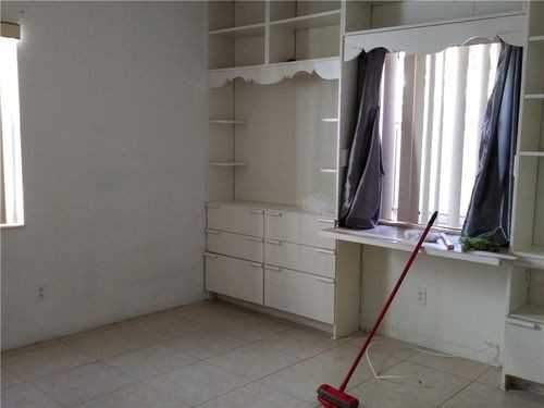 204 Manatee Dr - Photo 2 of 6