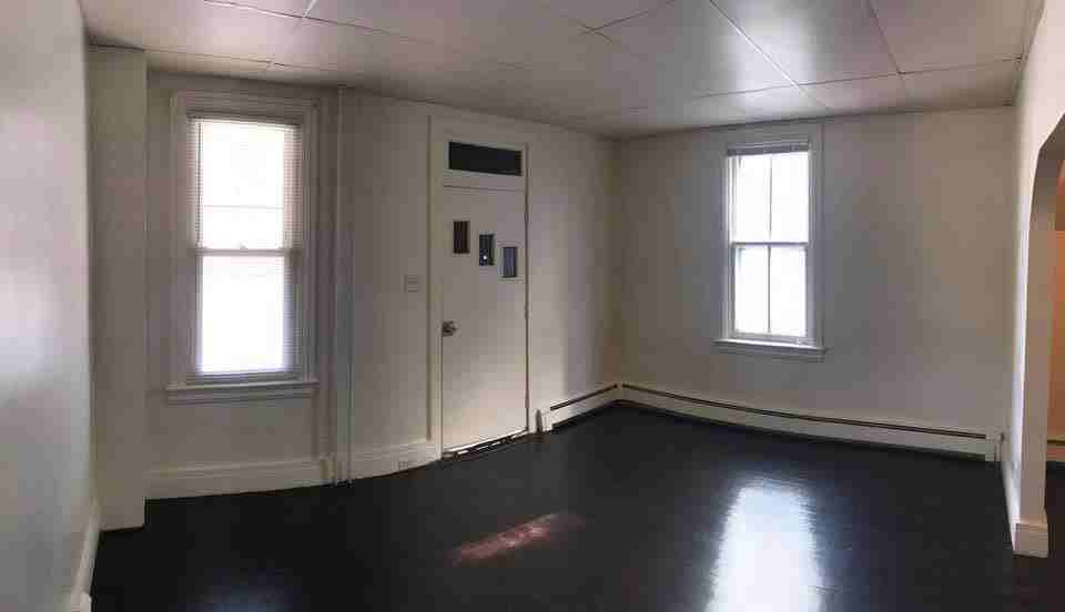 1114 Guilford St - Photo 3 of 12