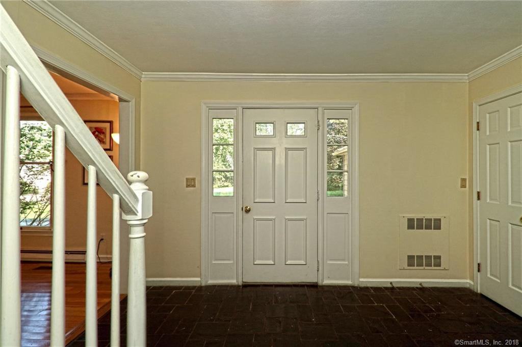 14 Forest Glen Dr - Photo 3 of 40