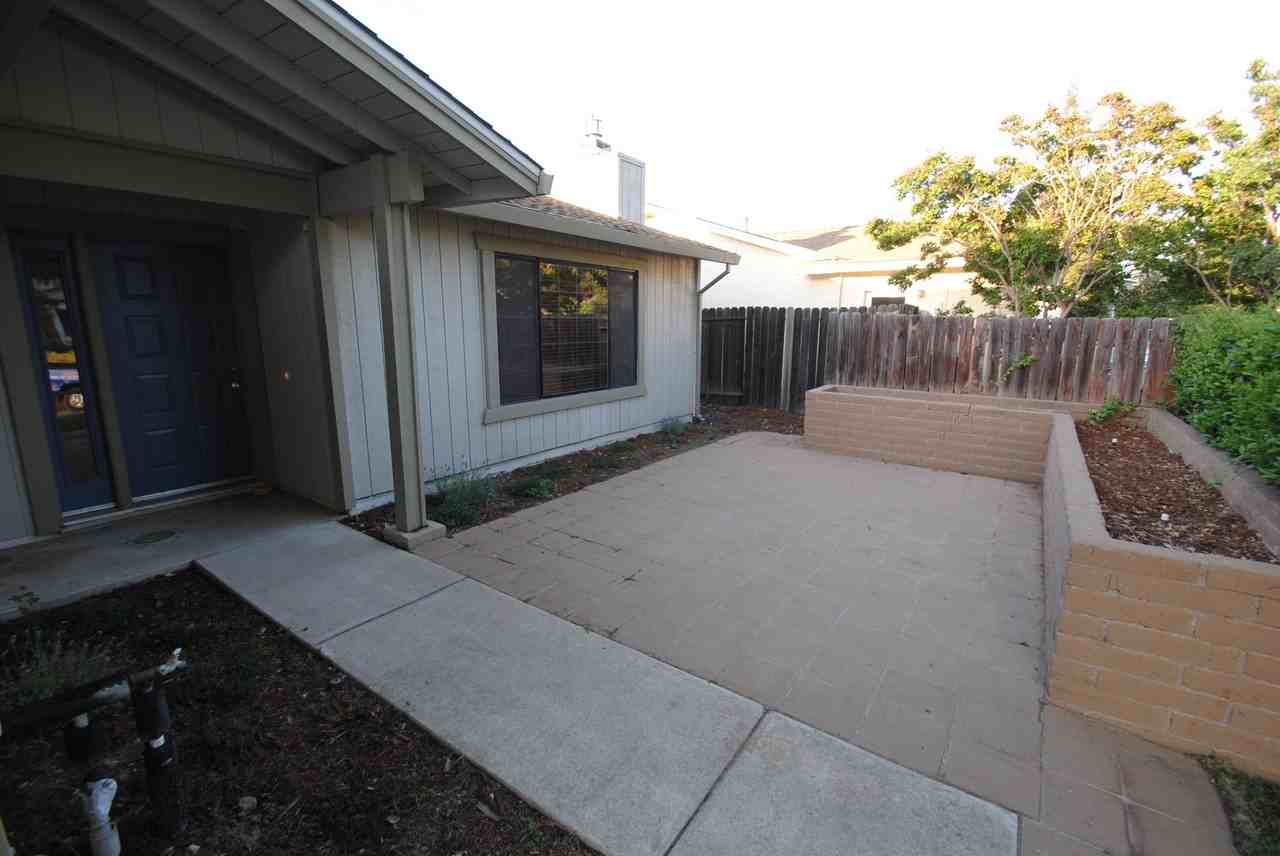 645 Grider Dr - Photo 2 of 12
