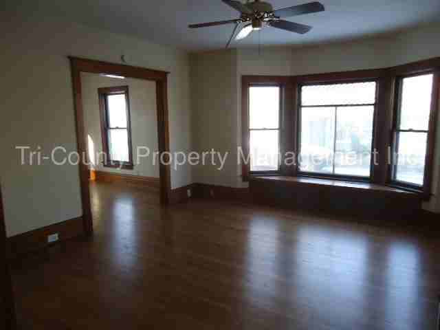 213 Terry St - Photo 3 of 17