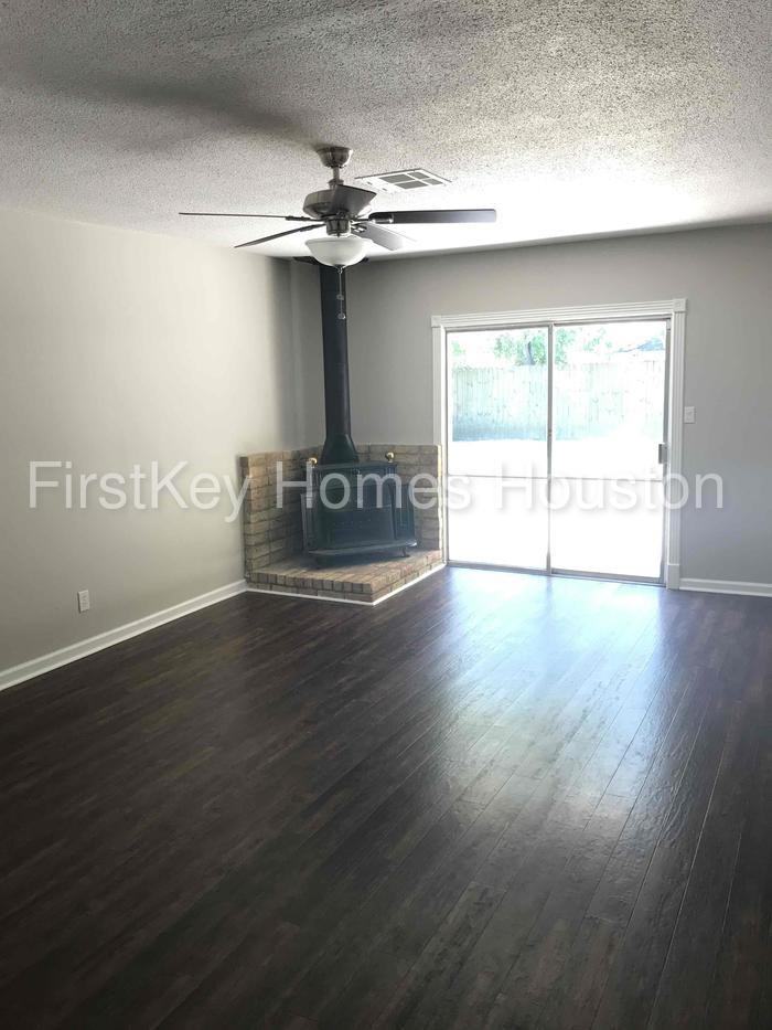 401 Ella Ct - Photo 2 of 14