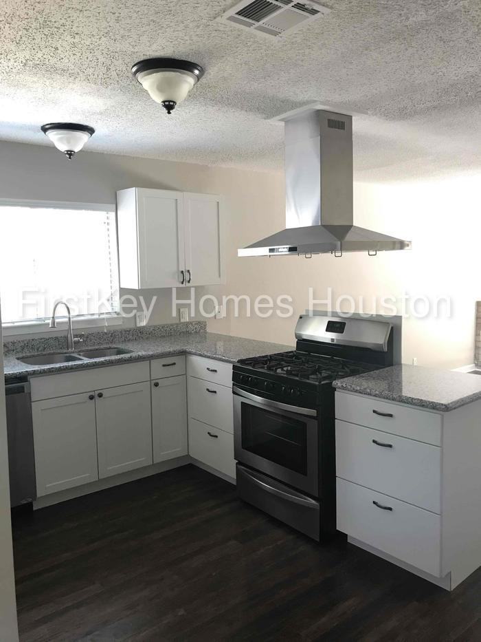 401 Ella Ct - Photo 3 of 14