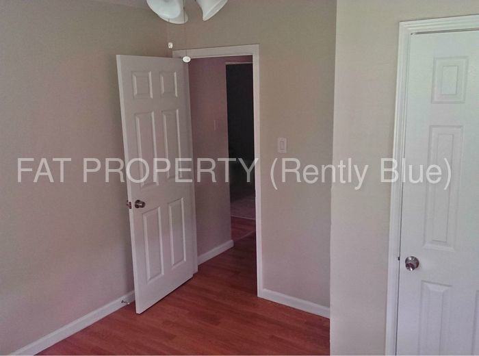 3717 Tuam St - Photo 3 of 6