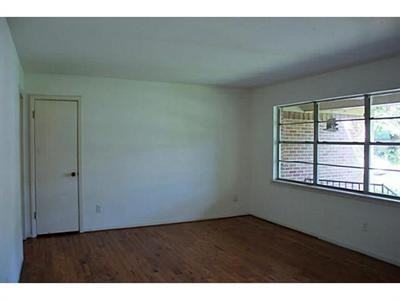 212 Charlotte Ave - Photo 2 of 9
