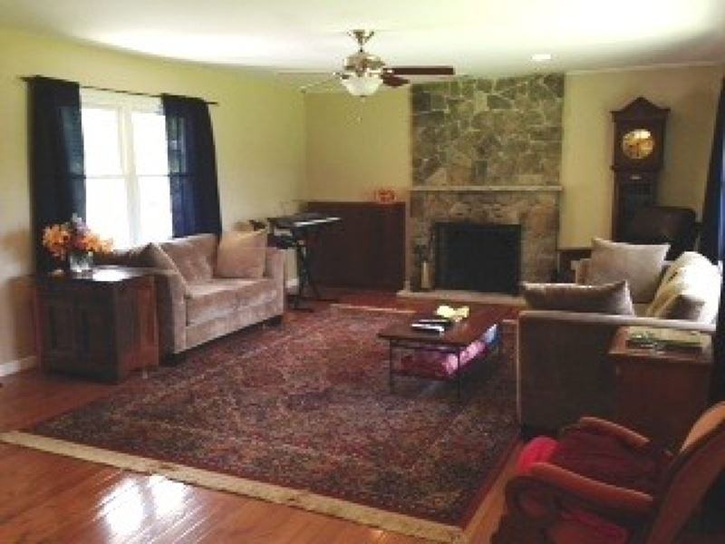 650 Woodglen Rd - Photo 3 of 11