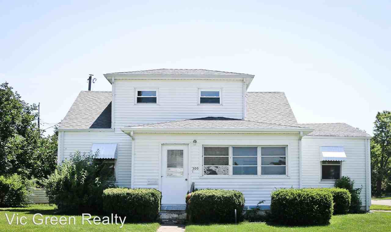 300 N Elm Ave - Photo 3 of 30