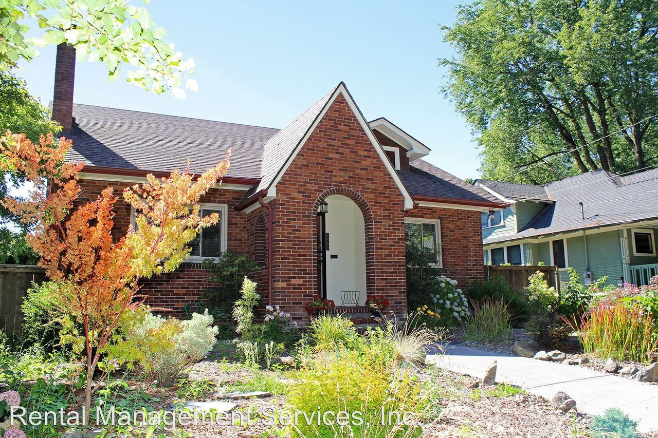 2343 NE 11th Ave - Photo 2 of 32