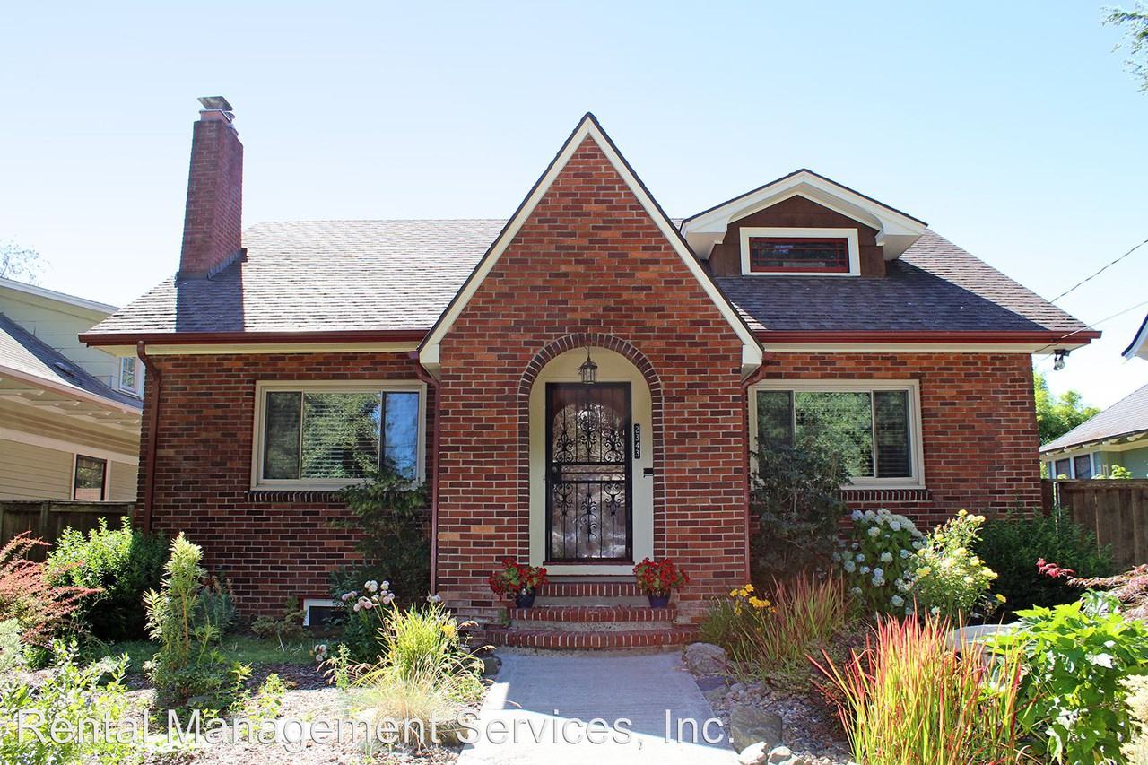 2343 NE 11th Ave - Photo 3 of 32