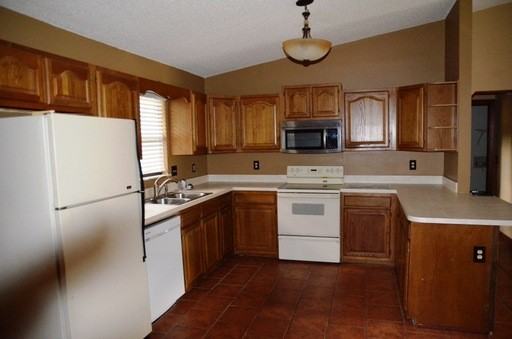 6435 Creation St - Photo 3 of 10