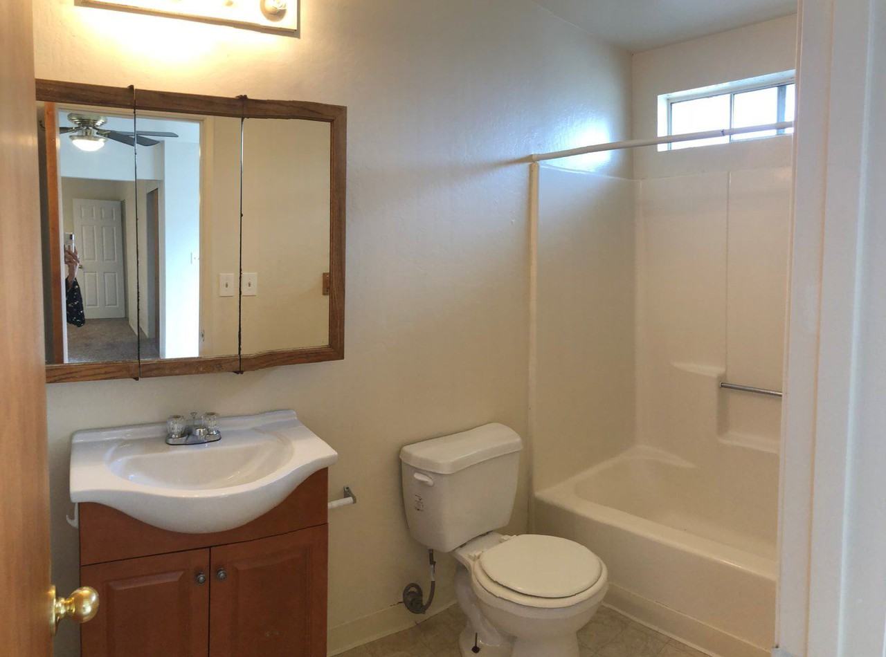 1870 Ord Grove Ave - Photo 2 of 15