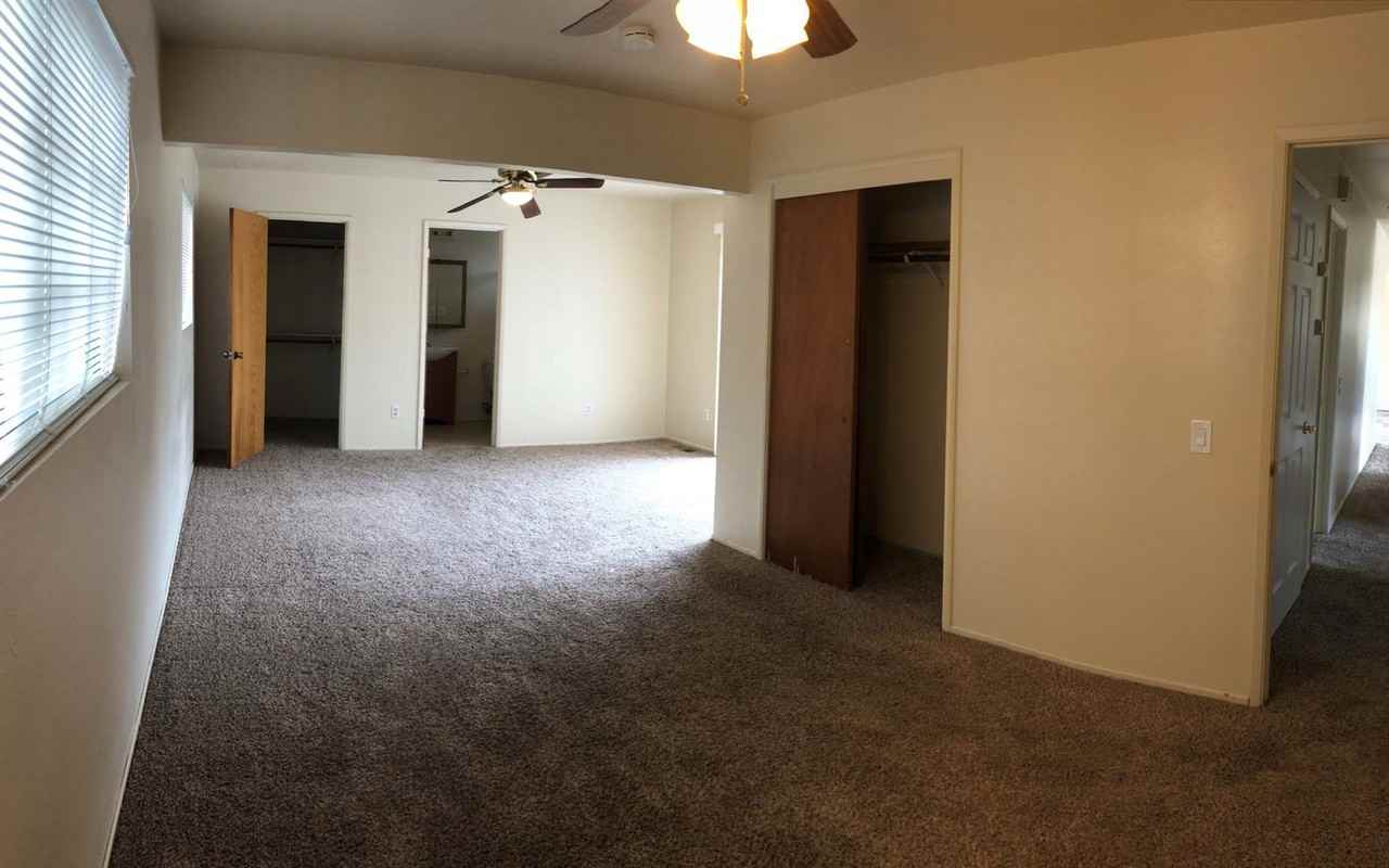 1870 Ord Grove Ave - Photo 3 of 15