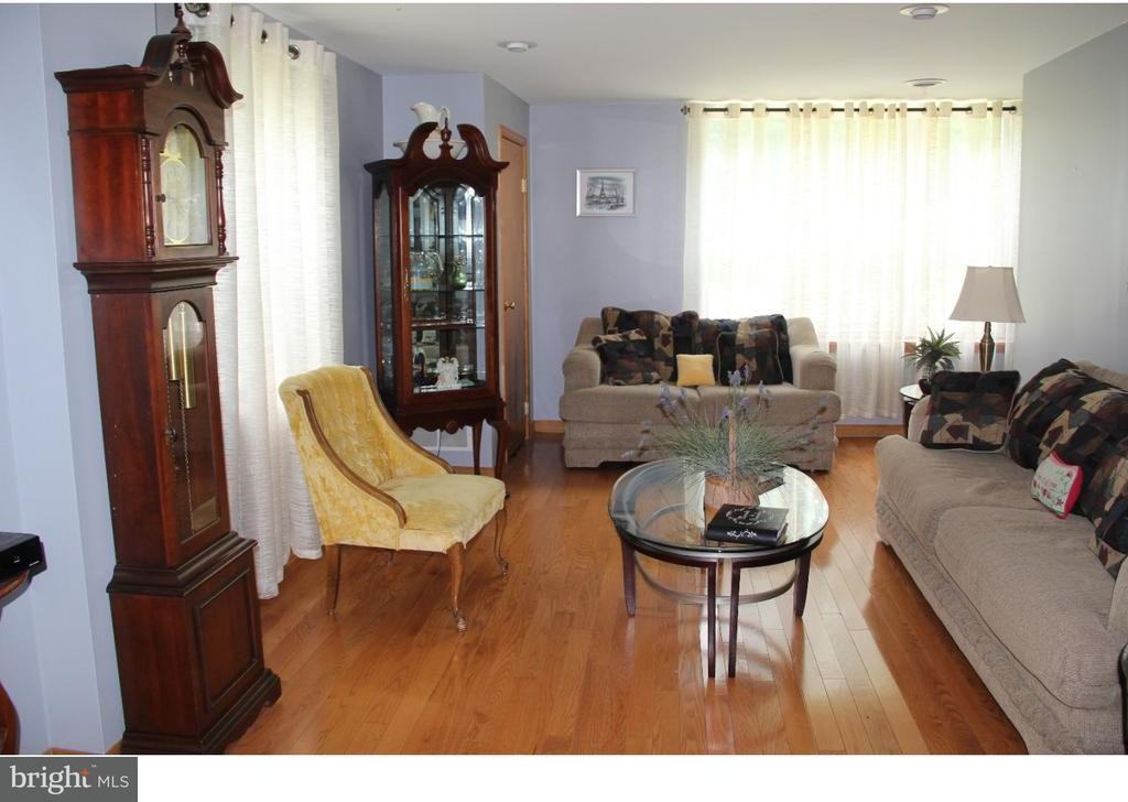 1038 Almonesson Rd - Photo 2 of 13