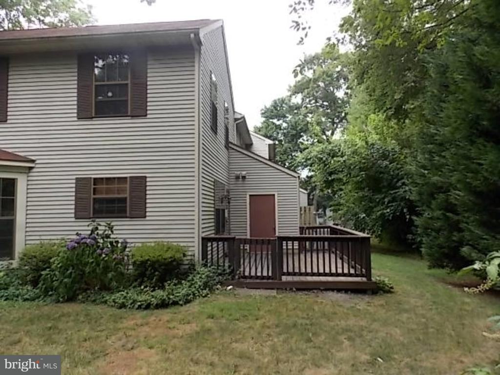 515 Essex Ct - Photo 2 of 11