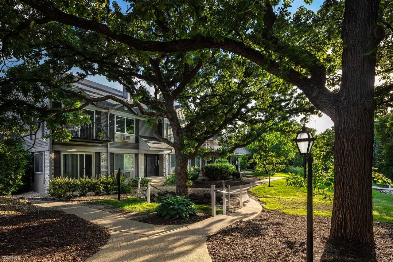 Yorktown Apartments - Photo 2 of 16