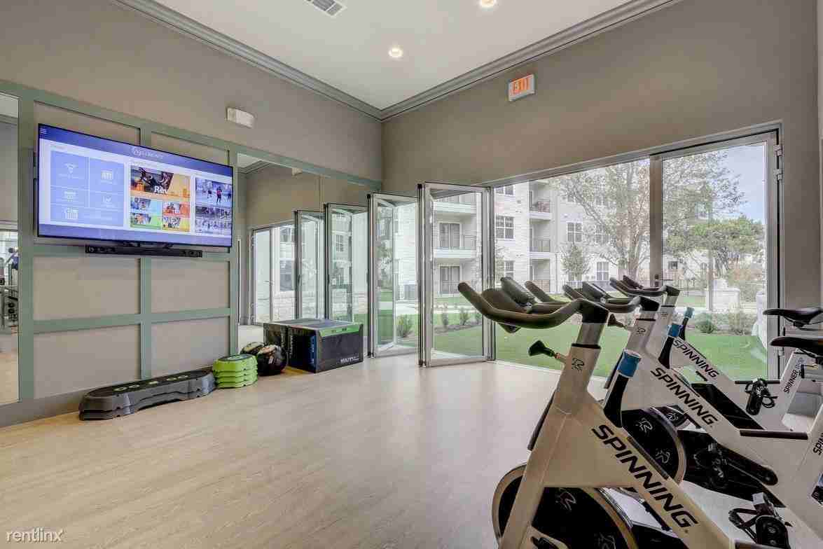 10812 S Interstate 35 - Photo 3 of 31