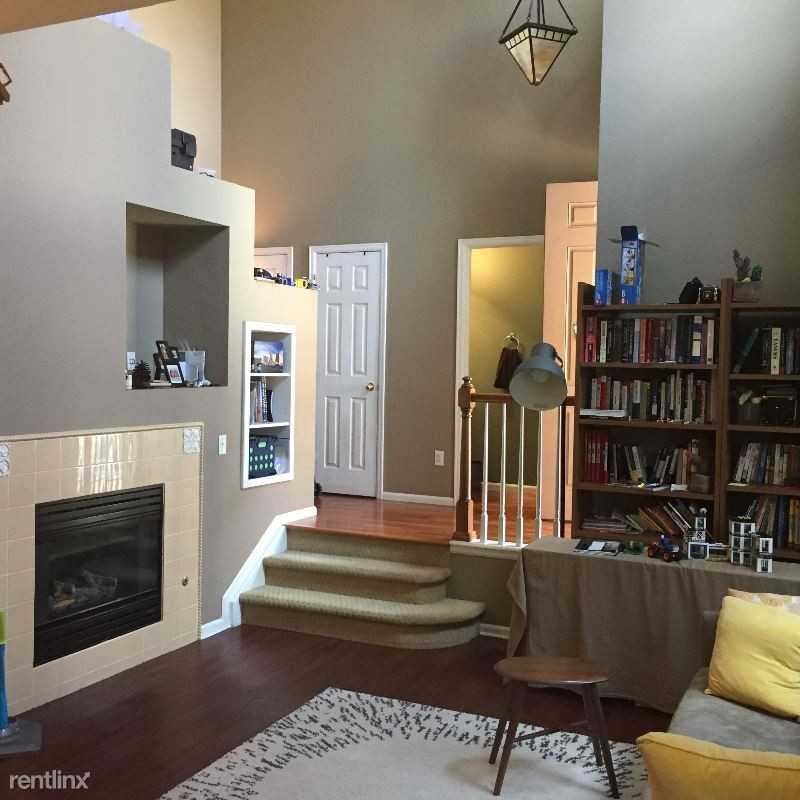 2458 Syracuse St - Photo 3 of 6