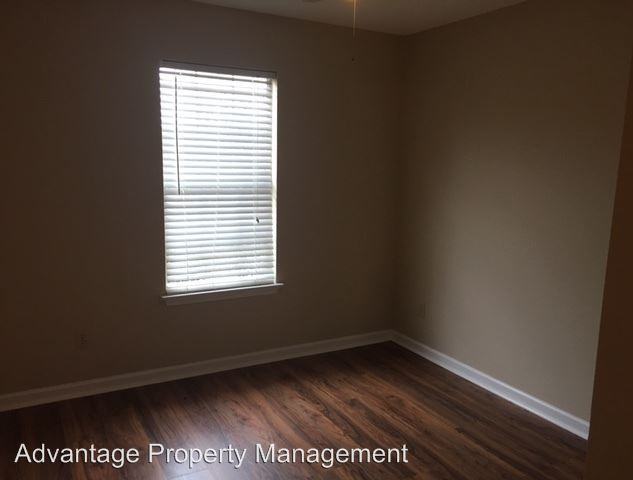 3733 Sungate Dr N - Photo 3 of 14