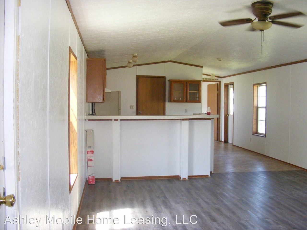 102 Maplewood Dr - Photo 3 of 6