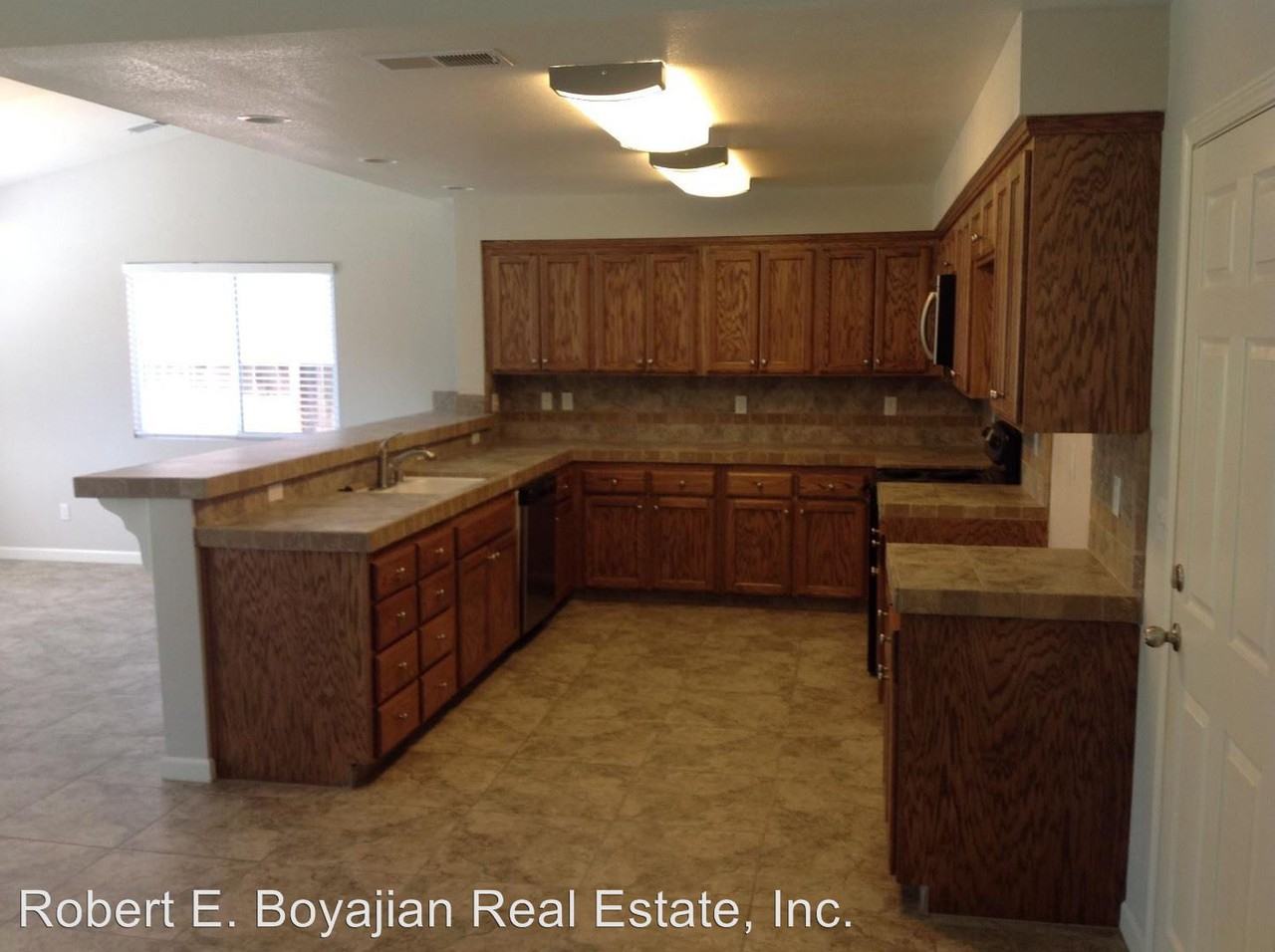 8252 N College Ave - Photo 2 of 12