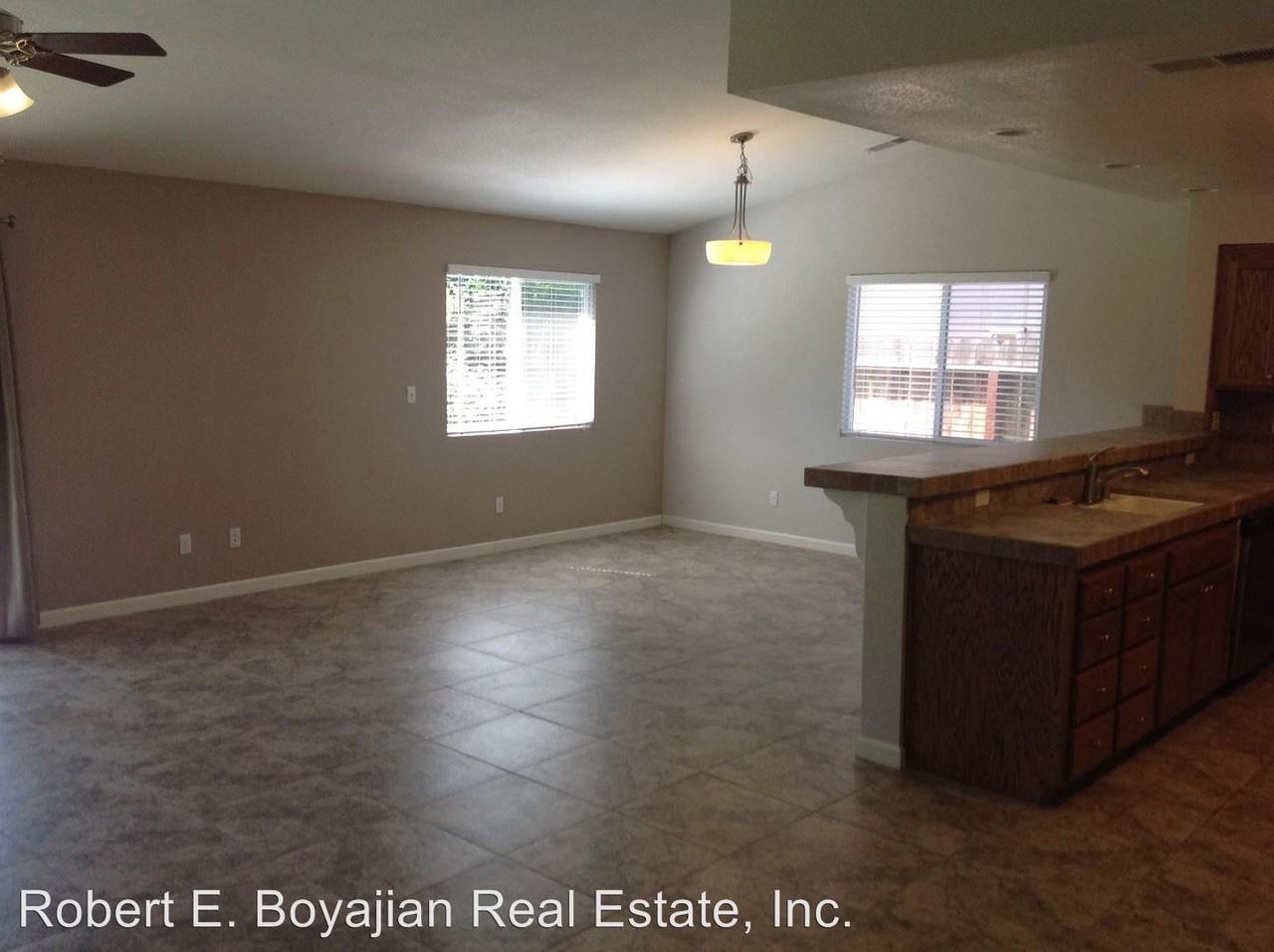 8252 N College Ave - Photo 3 of 12