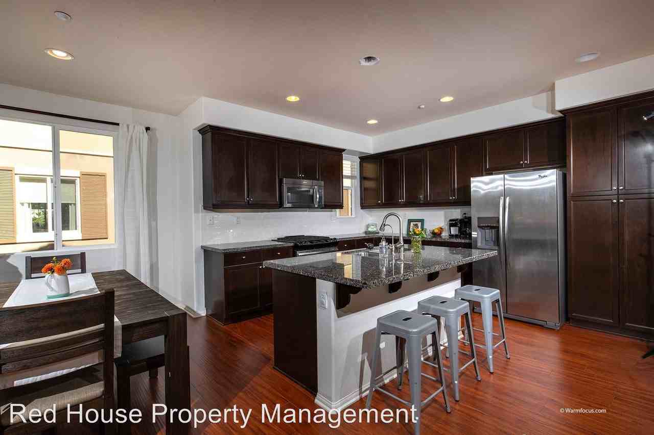 2410 Sentinel Ln - Photo 3 of 26