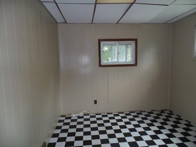 1000 Scott Ave - Photo 3 of 17