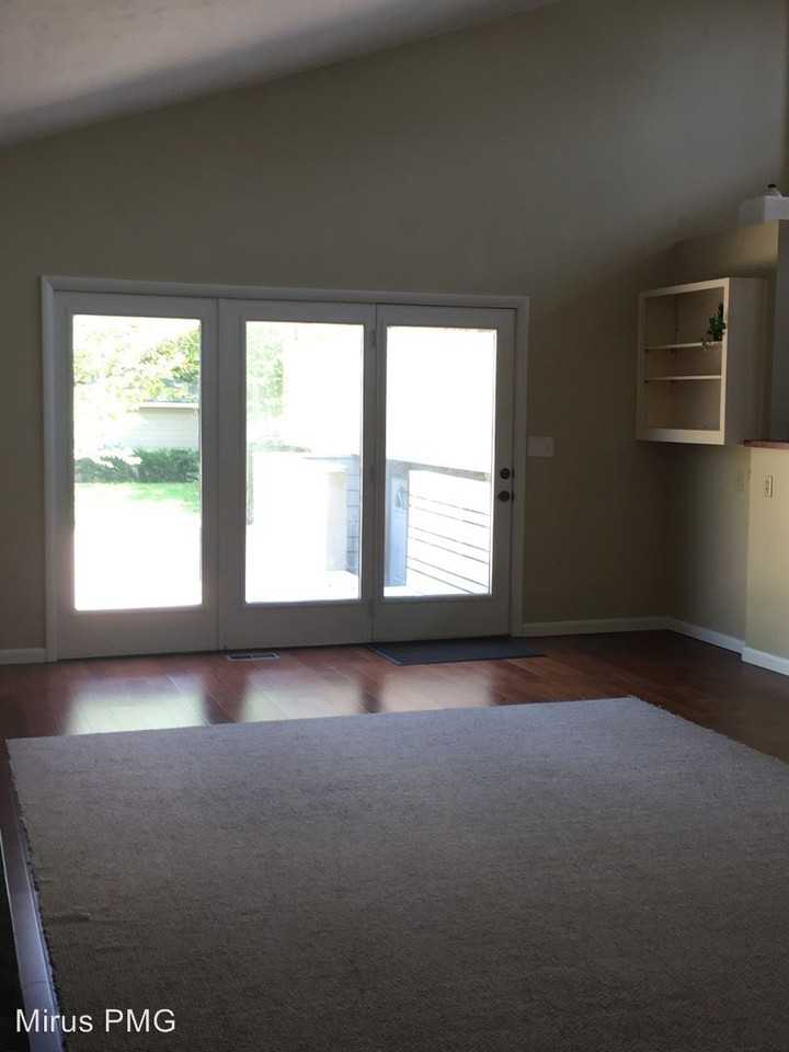 300 E Lindberg Ave - Photo 3 of 21