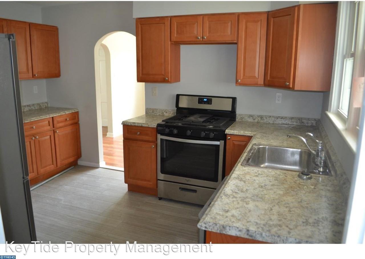 2130 43rd St - Photo 3 of 13